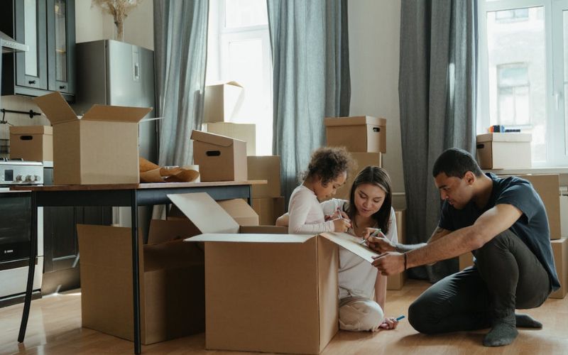 family moving into home>